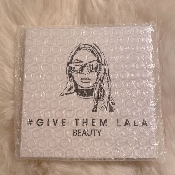 GIVE THEM LALA BEAUTY 9 Eyeshadow Palette in The Grown Woman. Full Size. NEW - Picture 8 of 10